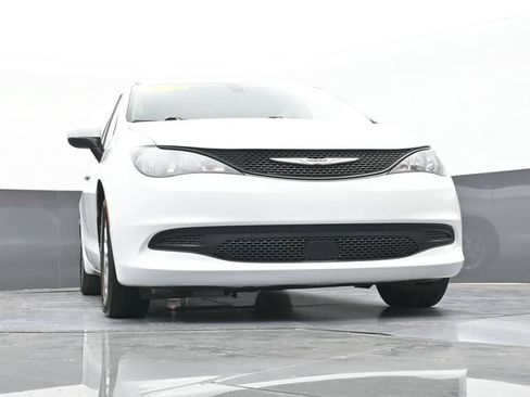 Used 2022 Chrysler Voyager LX FWD image 53