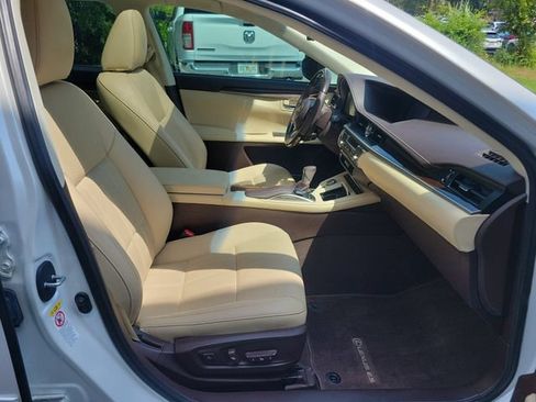 Used 2017 Lexus ES 350 w/ Luxury Package FWD image 31