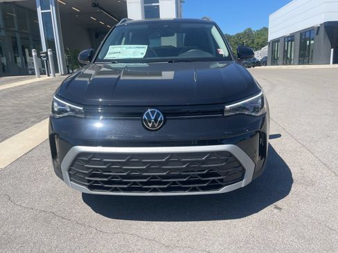 New 2026 Volkswagen Taos SE FWD image 2