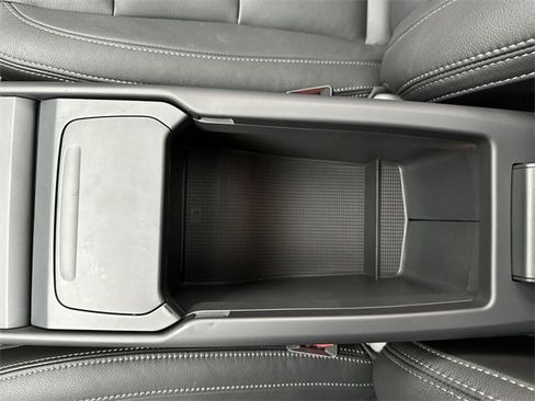 Certified 2025 Volvo XC40 B5 Core image 21