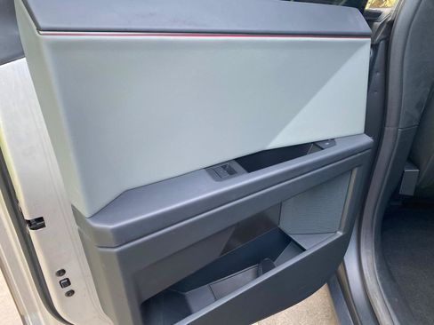 Used 2025 Tesla Cybertruck AWD Crew Cab image 29