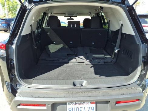 Certified 2025 Nissan Pathfinder S FWD image 8