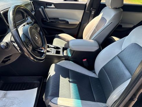 Used 2018 Kia Sportage EX w/ EX Sport Appearance Package AWD/4WD image 9