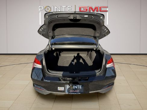 Used 2022 Hyundai Elantra SEL w/ Convenience Package image 26