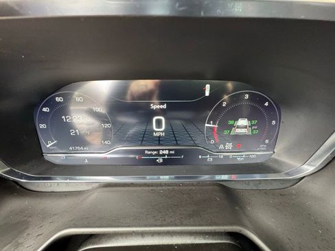 Used 2024 GMC Yukon SLT w/ SLT Luxury Package image 22