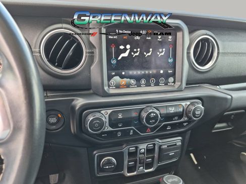 Used 2022 Jeep Wrangler Unlimited Sahara w/ LED Lighting Group AWD/4WD image 15