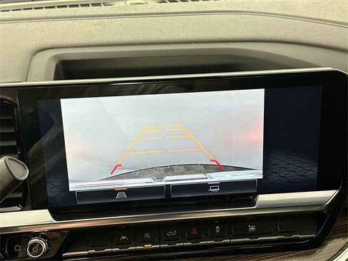 Used 2024 GMC Sierra 1500 Elevation image 12