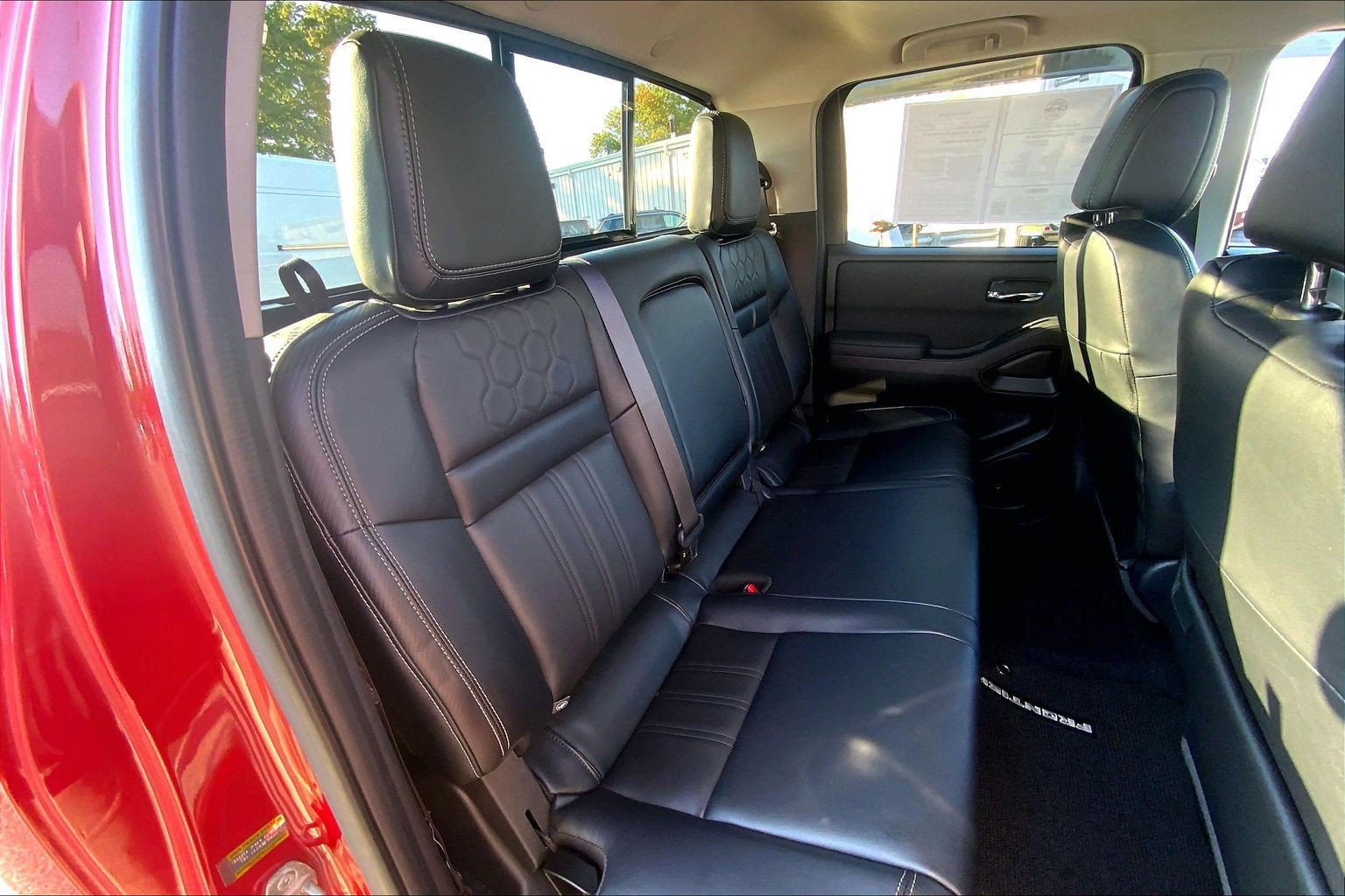 Used 2023 Nissan Frontier SV w/ SV Premium Package AWD/4WD image 18