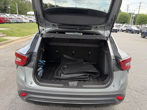 Used 2025 Chevrolet Trax RS w/ Driver Confidence Package FWD image 17