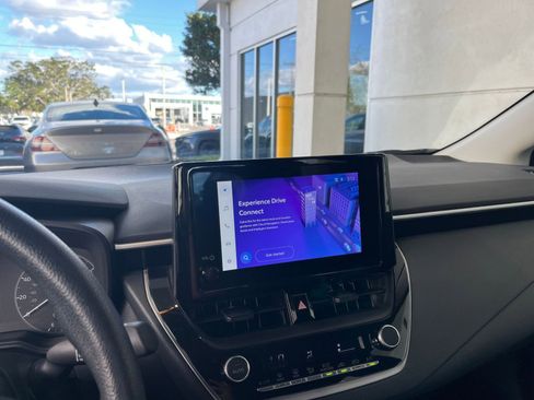 Used 2025 Toyota Corolla LE image 18