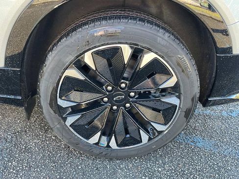 New 2025 Chevrolet Blazer EV RS image 7