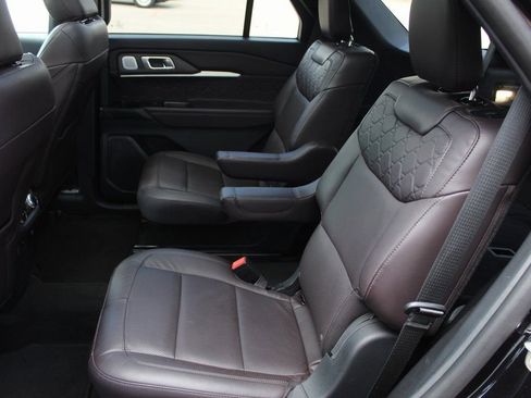 Used 2025 Ford Explorer Platinum w/ LUX Leather Package image 18