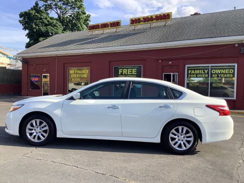 Used 2016 Nissan Altima 2.5 S w/ Power Driver Seat Package FWD image 5