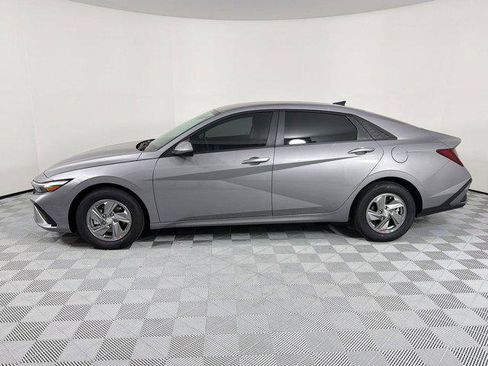 New 2026 Hyundai Elantra SE image 2