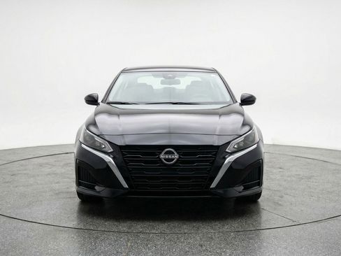 Used 2025 Nissan Altima 2.5 SV image 2