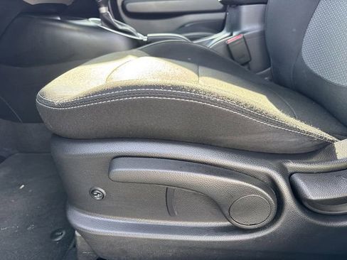 Used 2019 Kia Soul + image 15