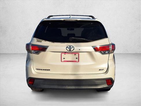 Used 2014 Toyota Highlander XLE image 6