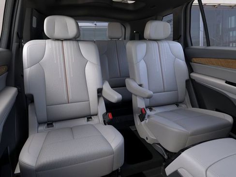 New 2026 Cadillac Vistiq Sport w/ LPO, Floor Liner Package AWD/4WD image 17