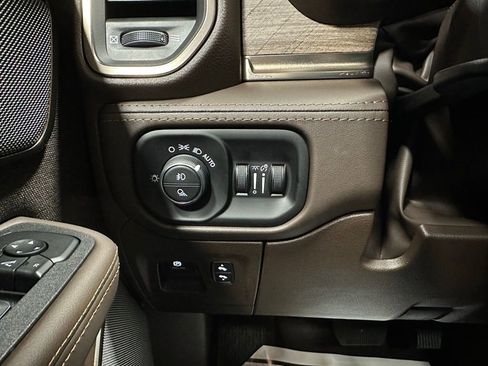 Used 2026 RAM 1500 Limited AWD/4WD image 16