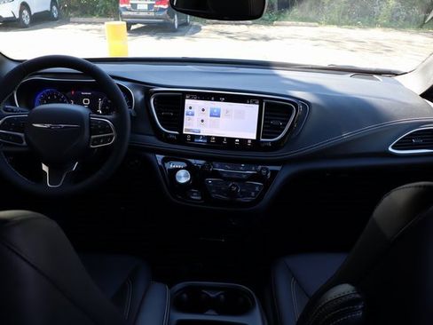New 2026 Chrysler Pacifica Select image 47