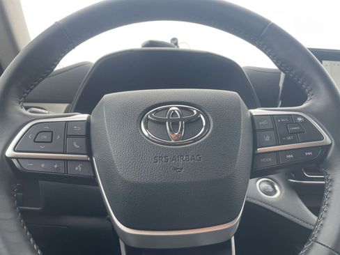 Used 2025 Toyota Highlander LE image 29