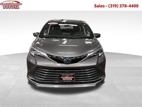 Certified 2021 Toyota Sienna Platinum image 10