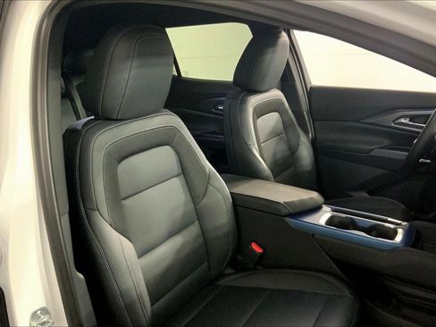 Used 2025 Chevrolet Equinox EV LT w/ Convenience Package image 7