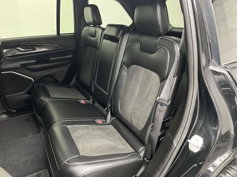 Used 2022 Jeep Grand Cherokee Altitude AWD/4WD image 10