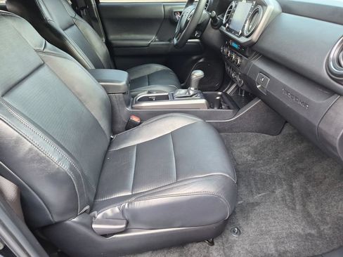 Used 2023 Toyota Tacoma TRD Off-Road w/ TRD Premium Off Road Package AWD/4WD image 28