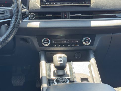 Used 2022 Mitsubishi Outlander ES FWD image 15