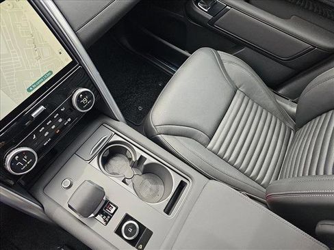 New 2025 Land Rover Discovery S image 27
