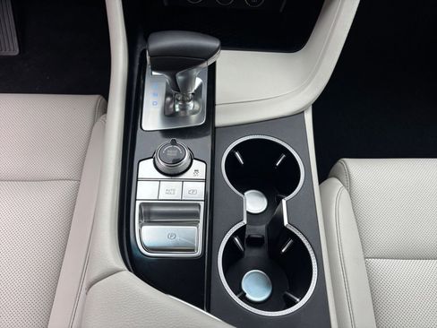 Used 2025 Genesis G70 2.5T image 41