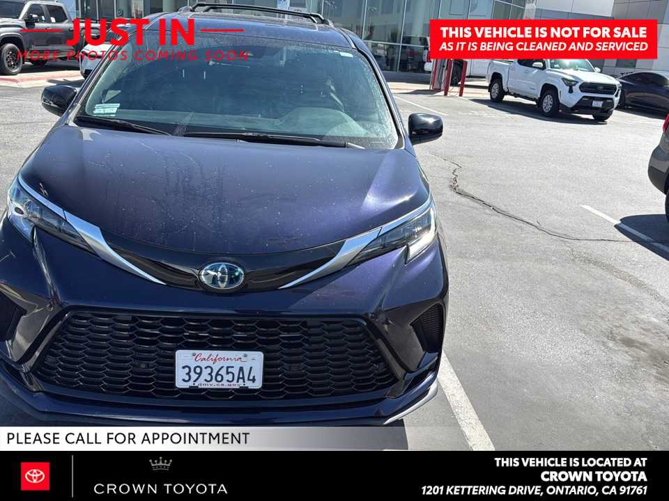 Used 2024 Toyota Sienna XSE w/ XSE Plus Package FWD image 2