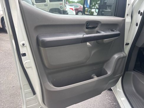 Used 2021 Nissan NV 2500 SV RWD image 11