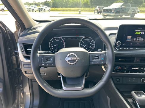Used 2026 Nissan Rogue SV AWD/4WD image 16