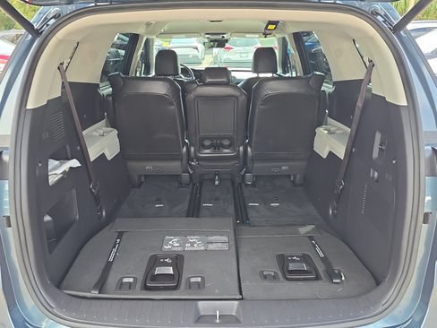 Certified 2024 Kia Carnival EX FWD image 10