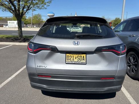 Used 2023 Honda HR-V LX image 3