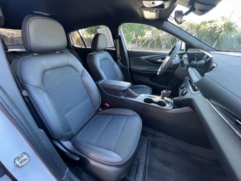 Used 2025 Buick Envista Preferred image 35