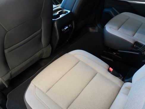 Used 2025 Chevrolet Traverse LT image 19