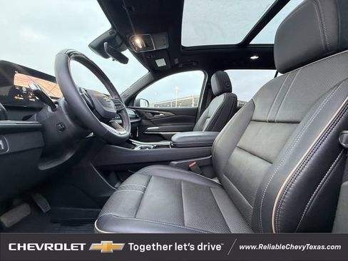 Used 2025 Chevrolet Traverse High Country AWD/4WD image 27