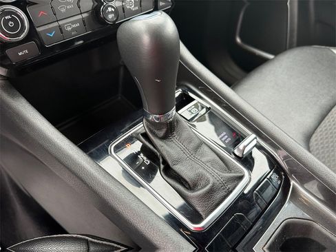 Used 2024 Jeep Compass Latitude image 28