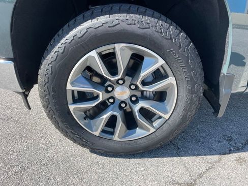 Used 2025 Chevrolet Silverado 1500 LT AWD/4WD image 36