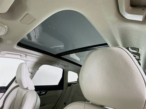 New 2026 Volvo XC60 T8 Ultra w/ Protection Package Premier image 22