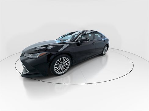 Used 2019 Toyota Avalon Limited image 4