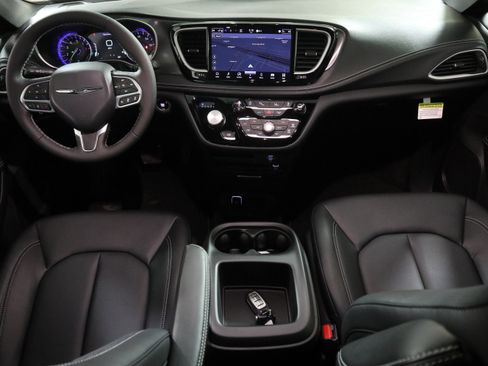 New 2026 Chrysler Pacifica Select image 15