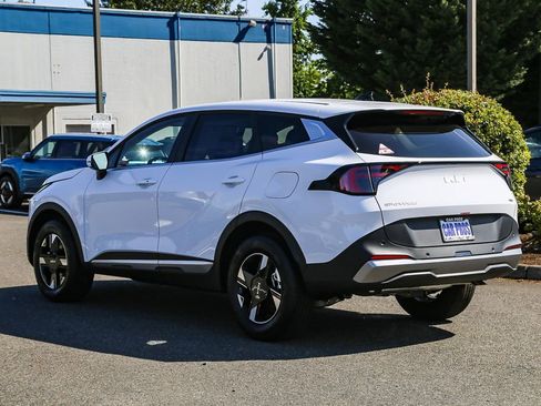 Certified 2026 Kia Sportage LX w/ LX Convenience Package AWD/4WD image 7