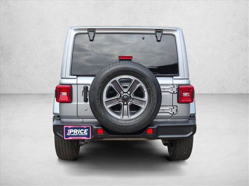 Used 2019 Jeep Wrangler Unlimited Sahara AWD/4WD image 4