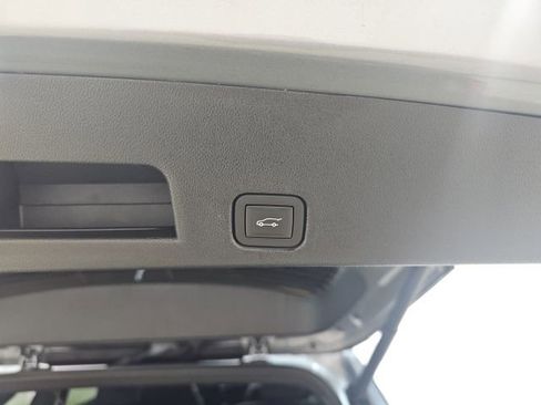 Used 2025 Buick Enclave Preferred image 8