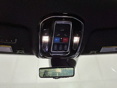 Used 2023 Jeep Grand Cherokee Overland w/ Luxury Tech Group IV AWD/4WD image 25