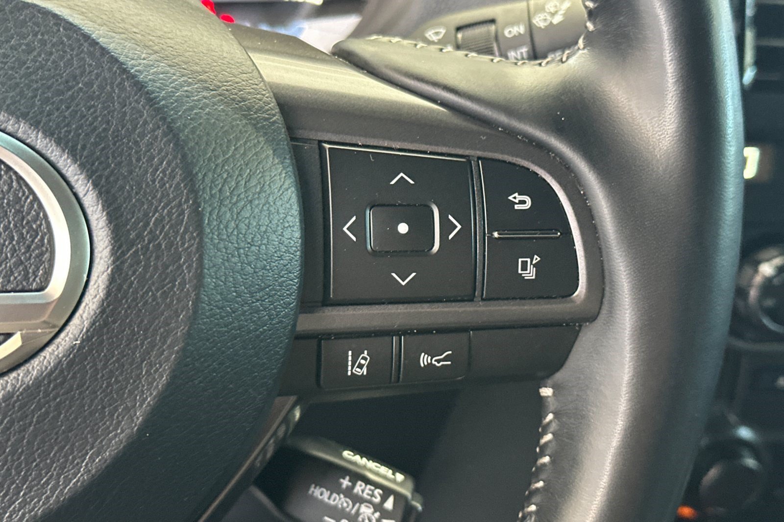Certified 2023 Lexus GX 460 w/ Black Line Special Edition AWD/4WD image 32